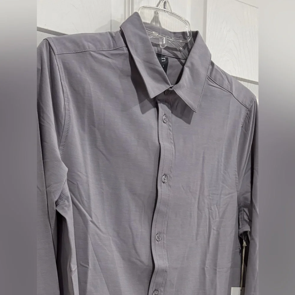 Vuori Men's Small Long Sleeve Bridge Button Down Fog Grey NWT Stretch Woven